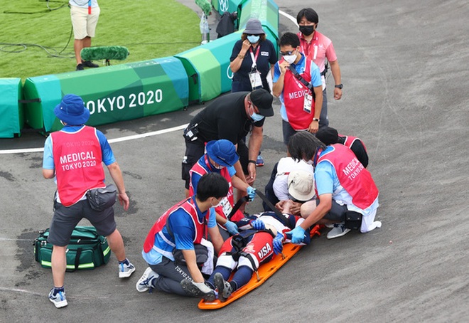 Dính tai nạn nghiêm trọng, nhà vô địch Olympic phải nhập viện - 2