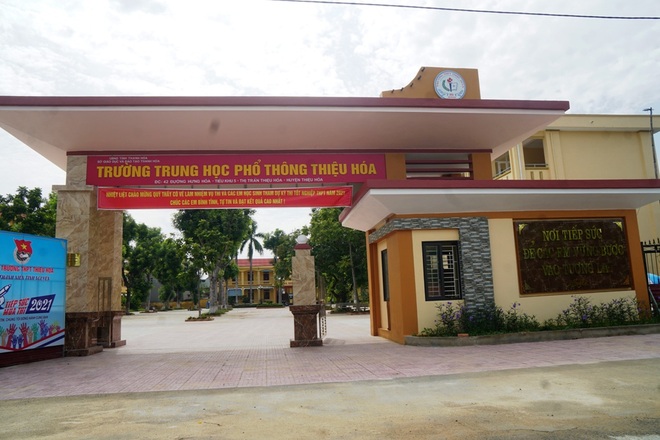 Nam thủ khoa nhịn ăn sáng dành tiền mua tivi, máy tính hỏng về sửa - 7