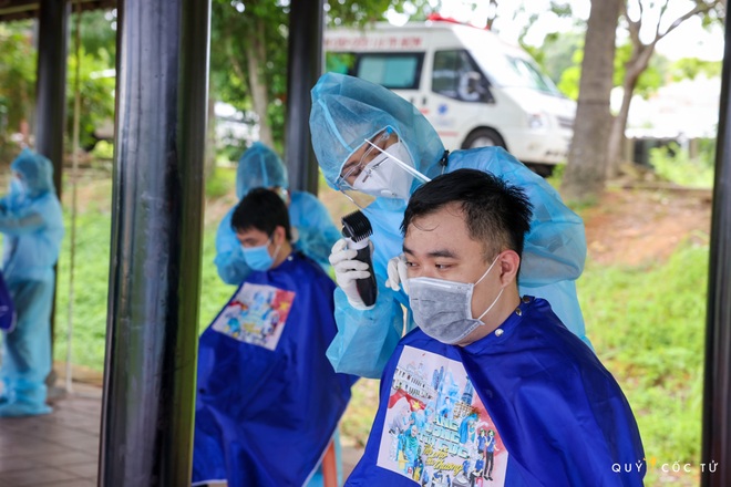 Nghệ sĩ và hành trình tiếp sức chống Covid-19 ở các bệnh viện dã chiến - 7 Nghệ sĩ và hành trình tiếp sức chống Covid-19 ở các bệnh viện dã chiến - 7