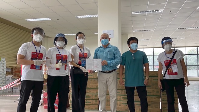 Nghệ sĩ và hành trình tiếp sức chống Covid-19 ở các bệnh viện dã chiến - 5 Nghệ sĩ và hành trình tiếp sức chống Covid-19 ở các bệnh viện dã chiến - 5