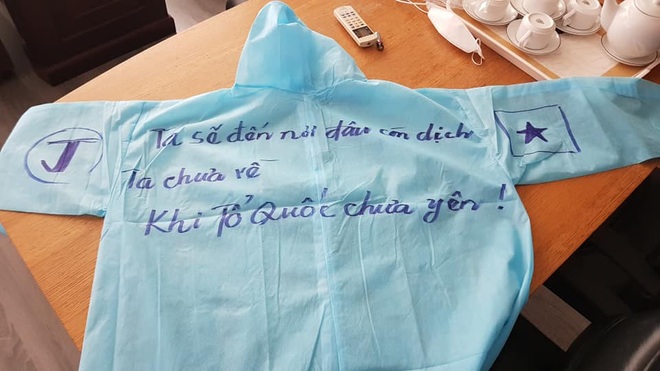 Hoàn thành kỳ thi THPT, nữ sinh xung phong cùng bố đi chống dịch - 5 Hoàn thành kỳ thi THPT, nữ sinh xung phong cùng bố đi chống dịch - 5