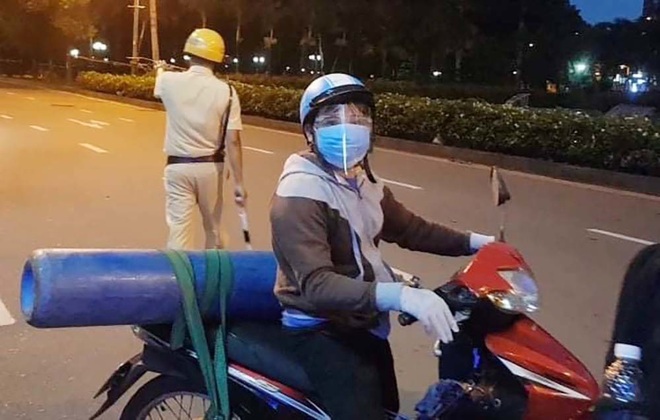 Từ chuyện người cha mua bình oxy cứu con đến những tấm lòng đẹp thời dịch - 1 Từ chuyện người cha mua bình oxy cứu con đến những tấm lòng đẹp thời dịch - 1