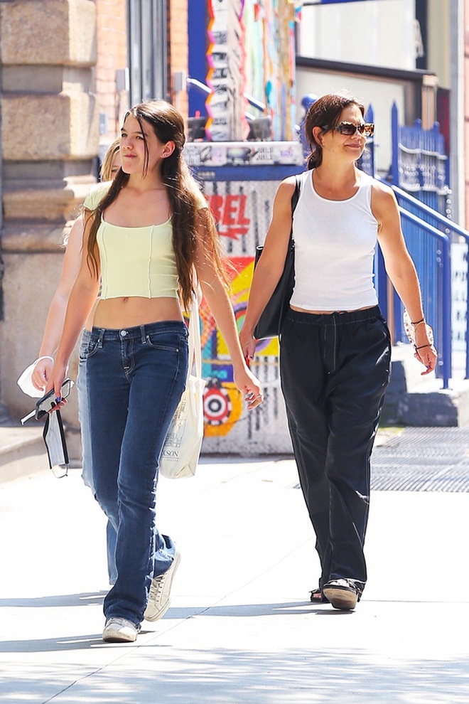 15 tuổi, con gái Tom Cruise sở hữu chiều cao 170 cm, dáng vóc như người mẫu