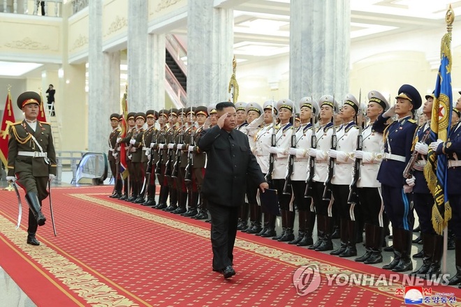 Lý do ông Kim Jong-un bất ngờ triệu tập chỉ huy quân đội trong 4 ngày - 1