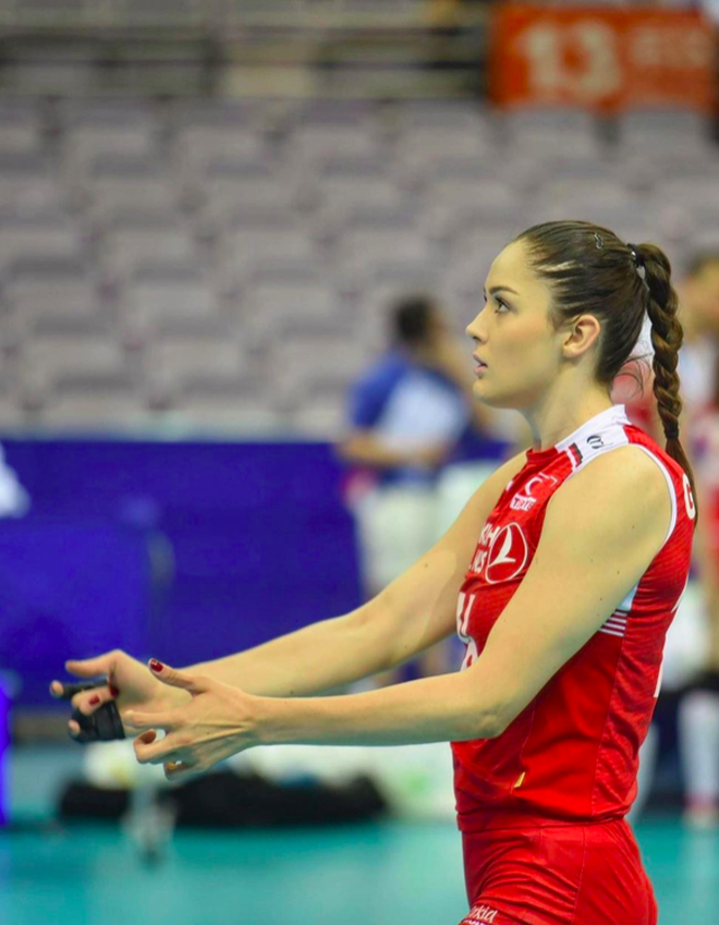 Zehra Gunes - Nữ thần bóng chuyền của Olympic Tokyo - 2