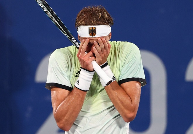 Alex Zverev khóc và xin lỗi sau khi làm tan mộng HCV của Djokovic - 2