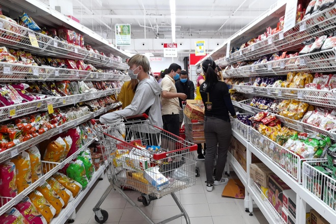 Đà Nẵng: Người dân đổ đi chợ, siêu thị trước giờ thành phố giãn cách - 9