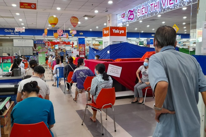 Đà Nẵng: Người dân đổ đi chợ, siêu thị trước giờ thành phố giãn cách - 8 Đà Nẵng: Người dân đổ đi chợ, siêu thị trước giờ thành phố giãn cách - 8
