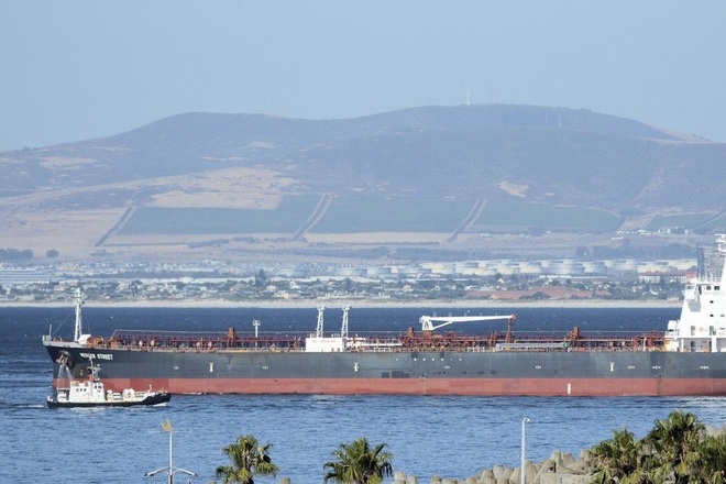 Tàu dầu liên quan tới tỷ phú Israel bị tấn công, 2 người chết - 1 Tàu dầu liên quan tới tỷ phú Israel bị tấn công, 2 người chết - 1