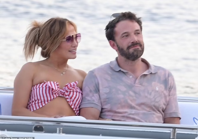 Jennifer Lopez và Ben Affleck tiếp tục đốt cháy mặt báo - 3 Jennifer Lopez và Ben Affleck tiếp tục đốt cháy mặt báo - 3