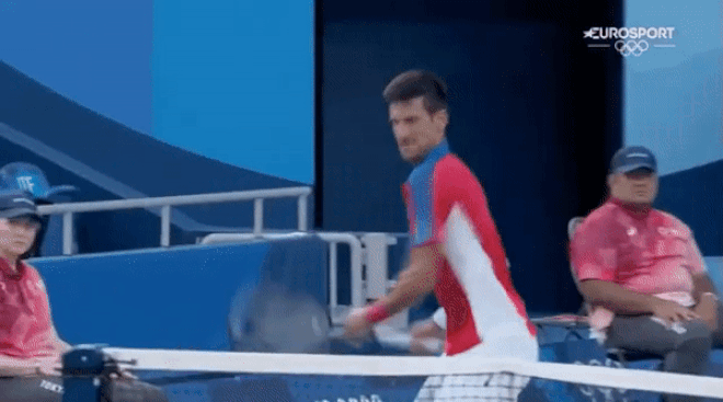 Novak Djokovic nói gì sau màn đập gãy vợt như quân thù? - 1 Novak Djokovic nói gì sau màn đập gãy vợt như quân thù? - 1