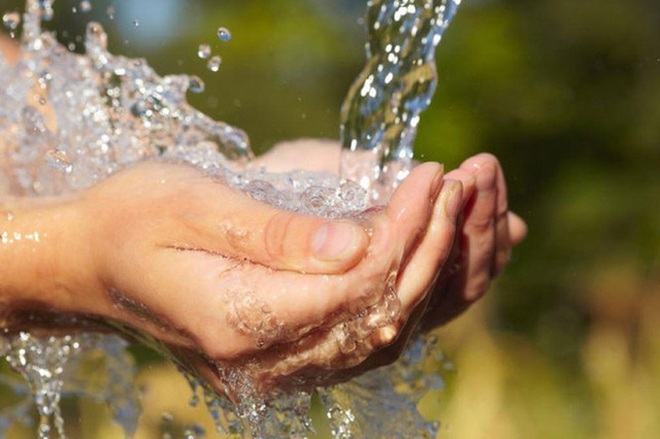 Chính phủ yêu cầu khẩn trương giảm giá nước, tiền nước sạch cho người dân - 1