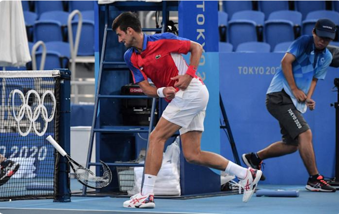 Đập gãy vợt, Novak Djokovic bị chỉ trích là… kẻ hư hỏng - 1 Đập gãy vợt, Novak Djokovic bị chỉ trích là… kẻ hư hỏng - 1