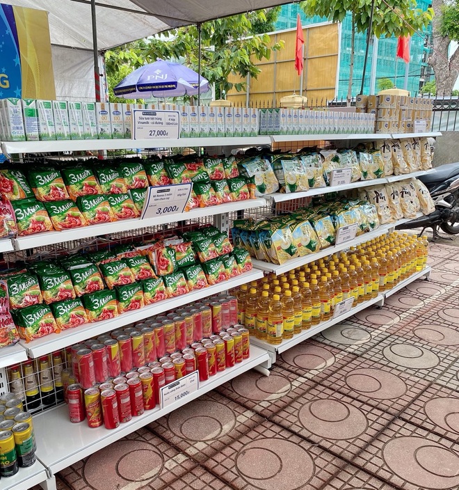 Siêu thị mini 0 đồng chia sẻ cùng người dân khó khăn trong mùa dịch - 2 Siêu thị mini 0 đồng chia sẻ cùng người dân khó khăn trong mùa dịch - 2