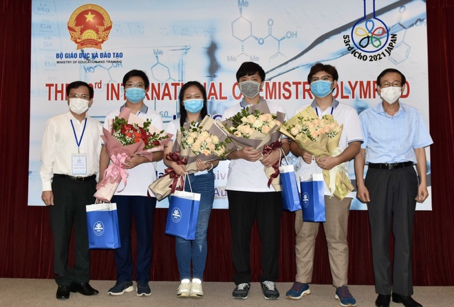 Việt Nam giành 3 Huy chương Vàng Olympic Hóa học quốc tế 2021 - 1