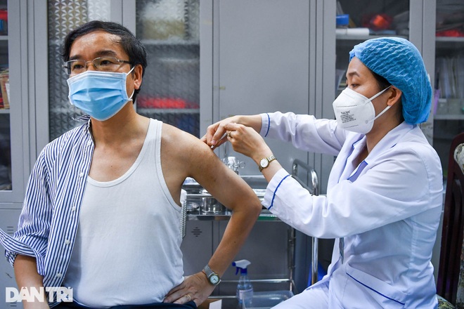 Hỏi đáp vắc xin Covid-19: Có nên uống thuốc chống dị ứng trước khi tiêm? - 1 Hỏi đáp vắc xin Covid-19: Có nên uống thuốc chống dị ứng trước khi tiêm? - 1