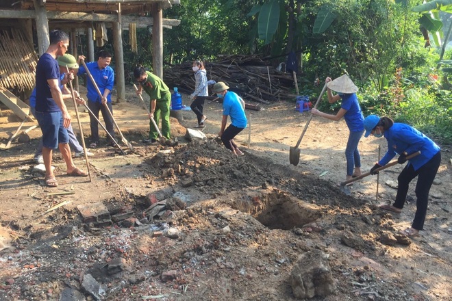 Bà mẹ sinh 10 con trong nhà sàn sắp sập được xây tặng Ngôi nhà Nhân ái - 5 Bà mẹ sinh 10 con trong nhà sàn sắp sập được xây tặng Ngôi nhà Nhân ái - 5