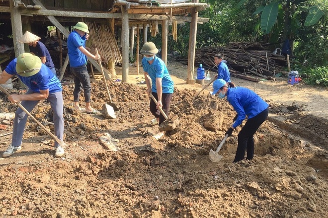 Bà mẹ sinh 10 con trong nhà sàn sắp sập được xây tặng Ngôi nhà Nhân ái - 6 Bà mẹ sinh 10 con trong nhà sàn sắp sập được xây tặng Ngôi nhà Nhân ái - 6