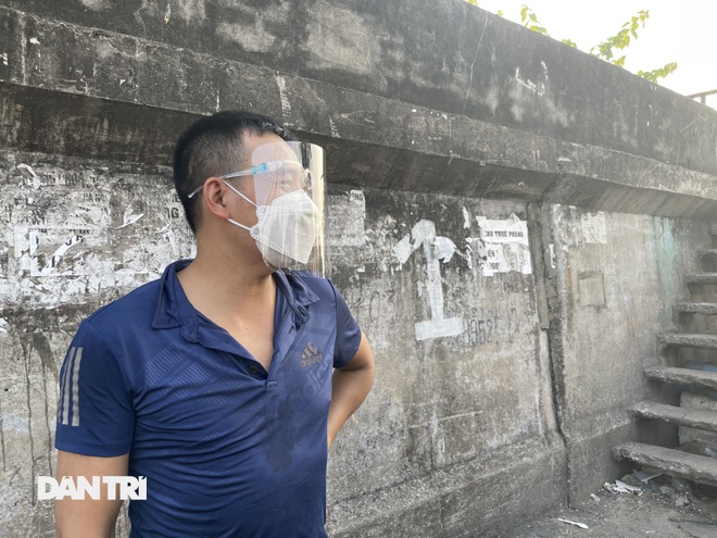 Tiểu thương sốt ruột mong chạy hàng khỏi chợ Long Biên - 2 Tiểu thương sốt ruột mong chạy hàng khỏi chợ Long Biên - 2
