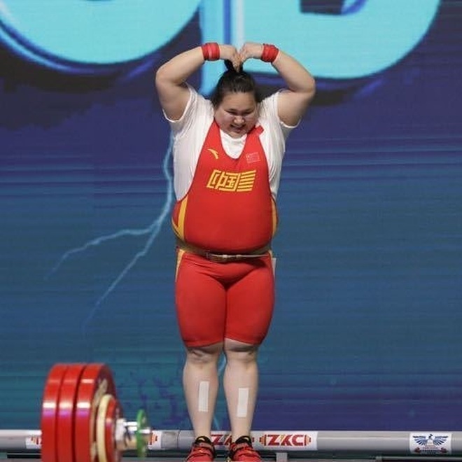 Chân dung nữ lực sĩ Trung Quốc đánh bại VĐV từng là nam ở hạng trên 87kg - 5 Chân dung nữ lực sĩ Trung Quốc đánh bại VĐV từng là nam ở hạng trên 87kg - 5