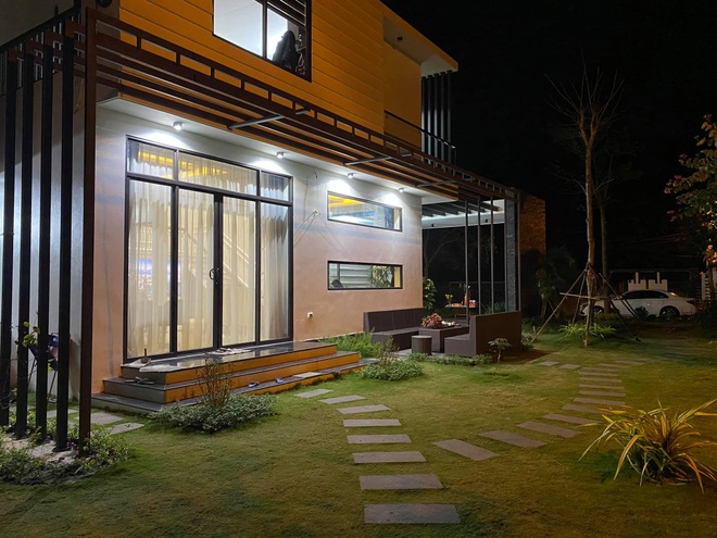 nhavuon4 1627954862405 - D&acirc;n tr&iacute; &ndash; Ng&ocirc;i nh&agrave; rộng gần 200m2 ở c&oacute; đủ cả hồ bơi, ao c&aacute;, vườn c&acirc;y, g&acirc;y ấn tượng mạnh tr&ecirc;n tạp ch&iacute; Mỹ.
