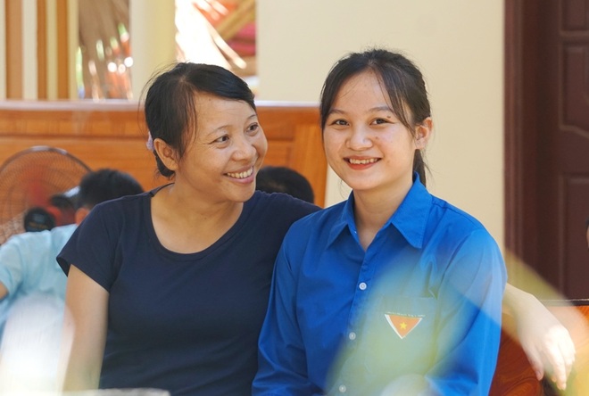 Nữ thủ khoa dân tộc Mường vừa xinh đẹp lại là đảng viên trẻ - 2 Nữ thủ khoa dân tộc Mường vừa xinh đẹp lại là đảng viên trẻ - 2