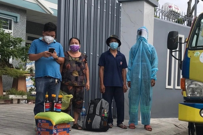 Thất nghiệp, anh công nhân đi bộ gần 300km về quê và đoạn kết ấm lòng - 1 Thất nghiệp, anh công nhân đi bộ gần 300km về quê và đoạn kết ấm lòng - 1
