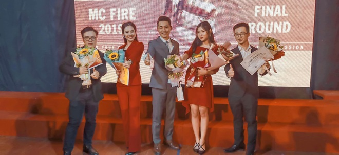 Nữ sinh trường Báo gây chú ý với loạt video dạy luyện giọng, giả giọng - 2 Nữ sinh trường Báo gây chú ý với loạt video dạy luyện giọng, giả giọng - 2