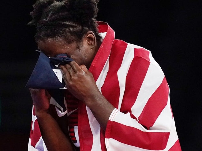 Xúc động với lý do nhà vô địch Olympic không thể ngừng khóc - 2