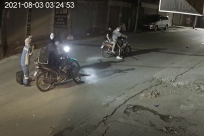 Nữ công nhân môi trường bị cướp xe giữa đường, mất một nhận về 4! - 1 Nữ công nhân môi trường bị cướp xe giữa đường, mất một nhận về 4! - 1