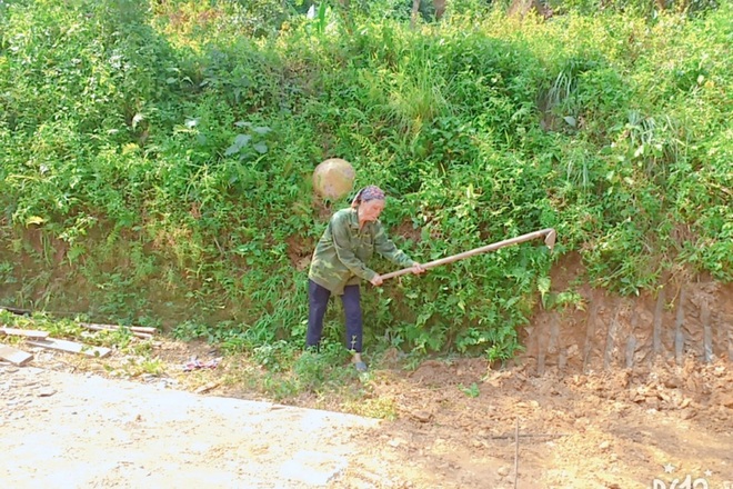Khởi công Ngôi nhà Nhân ái do bạn đọc Dân trí giúp đỡ gia đình hoàn cảnh - 4 Khởi công Ngôi nhà Nhân ái do bạn đọc Dân trí giúp đỡ gia đình hoàn cảnh - 4