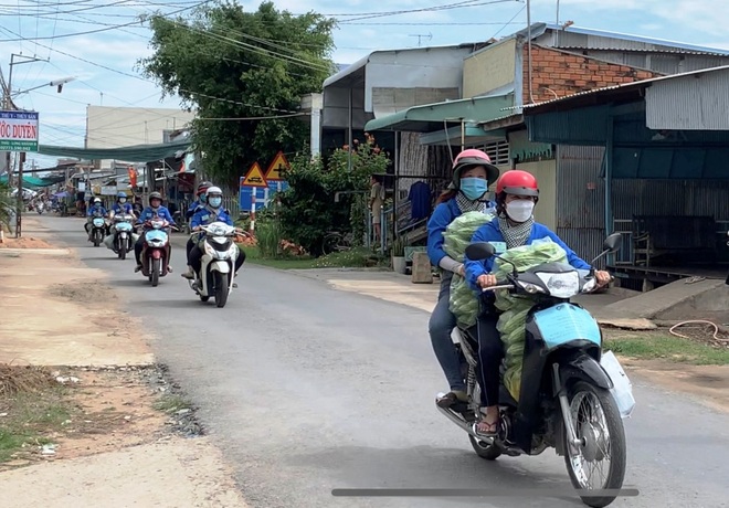 Người dân ở yên trong nhà, vì chuyến xe 0 đồng lăn bánh đến tận ngõ - 4 Người dân ở yên trong nhà, vì chuyến xe 0 đồng lăn bánh đến tận ngõ - 4