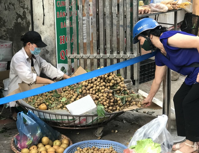 Nhãn giảm sâu còn 8.000 đồng/kg, người dân âu sầu mang quả vào lò sấy - 4 Nhãn giảm sâu còn 8.000 đồng/kg, người dân âu sầu mang quả vào lò sấy - 4