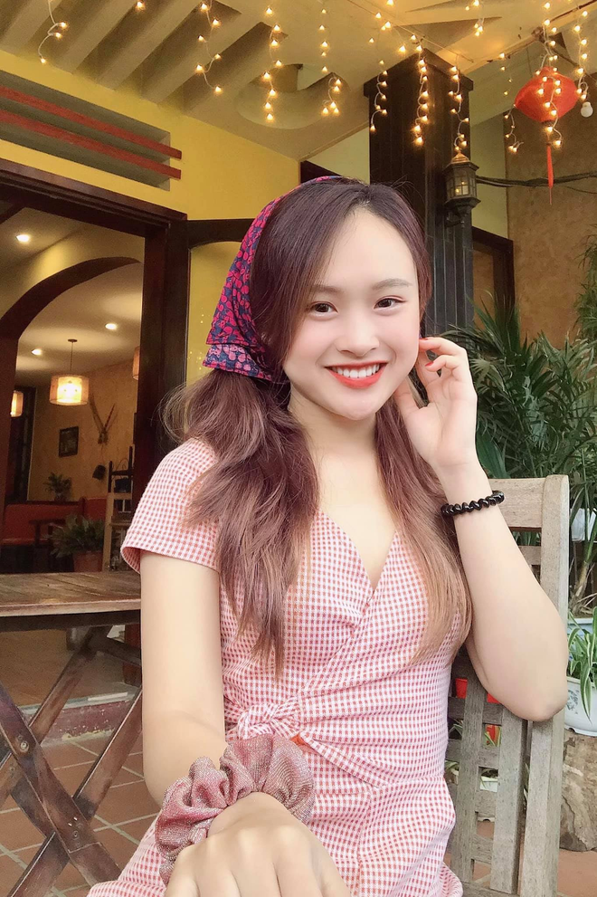 Nữ MC trẻ trường ĐH Thương Mại: Hãy gõ, cánh cửa sẽ mở ra - 6 Nữ MC trẻ trường ĐH Thương Mại: Hãy gõ, cánh cửa sẽ mở ra - 6