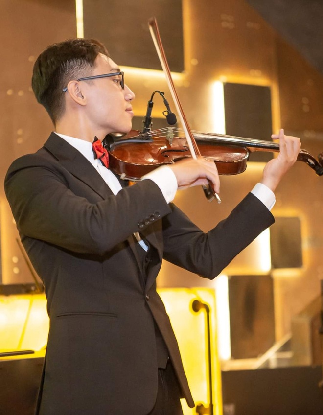 Nam sinh trường nhà giàu gửi nỗi lòng vào tiếng vĩ cầm - 3 Nam sinh trường nhà giàu gửi nỗi lòng vào tiếng vĩ cầm - 3