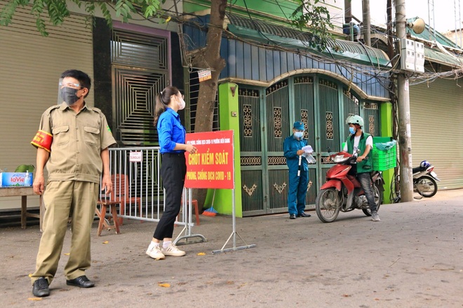 Hà Nội siết việc đi lại, nêu rõ những loại giấy dân cần có khi ra đường - 1