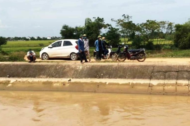 Chiếc ô tô bỏ không trên bờ, thi thể người phụ nữ dưới sông - 1 Chiếc ô tô bỏ không trên bờ, thi thể người phụ nữ dưới sông - 1