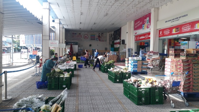 Rộ mô hình mang chợ ra không gian thoáng, siêu thị bán combo ở tâm dịch - 1 Rộ mô hình mang chợ ra không gian thoáng, siêu thị bán combo ở tâm dịch - 1