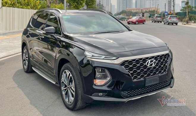 Hyundai Santa Fe đi hơn 2 năm có còn giữ giá? - 1