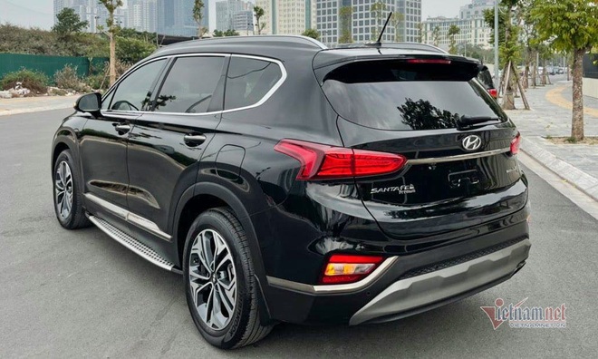 Hyundai Santa Fe đi hơn 2 năm có còn giữ giá? - 3