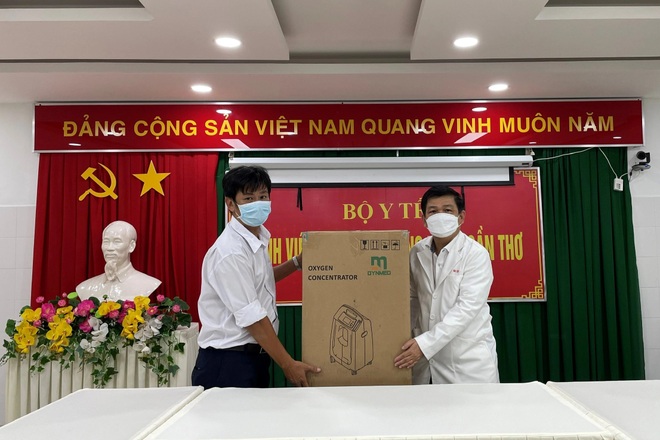 Bạn đọc Dân trí tặng 13 máy thở giúp bệnh nhân chiến đấu với Covid-19 - 7 Bạn đọc Dân trí tặng 13 máy thở giúp bệnh nhân chiến đấu với Covid-19 - 7