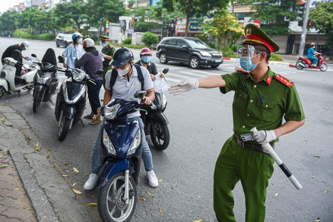 Nhiều người dân thiếu giấy đi đường, đi chợ sai ngày, không đúng giờ - 4