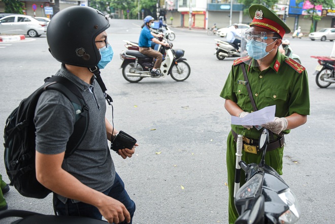 Nhiều người dân thiếu giấy đi đường, đi chợ sai ngày, không đúng giờ - 3