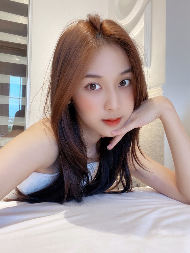 Hot girl 2K: Giữa thông minh và xinh đẹp sẽ chọn trở thành cô gái trí tuệ! - 8 Hot girl 2K: Giữa thông minh và xinh đẹp sẽ chọn trở thành cô gái trí tuệ! - 8