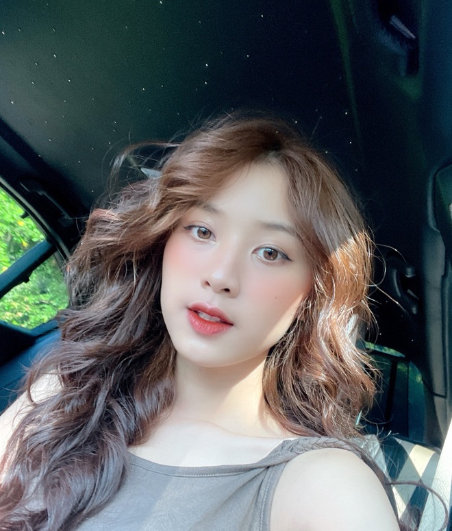 Hot girl 2K: Giữa thông minh và xinh đẹp sẽ chọn trở thành cô gái trí tuệ! - 9 Hot girl 2K: Giữa thông minh và xinh đẹp sẽ chọn trở thành cô gái trí tuệ! - 9