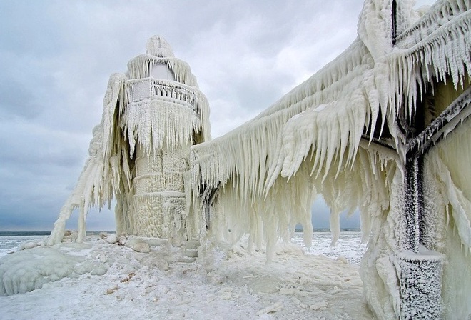 Sững sờ với vẻ đẹp của các ngọn hải đăng ở Mỹ khi tuyết phủ dày - 1