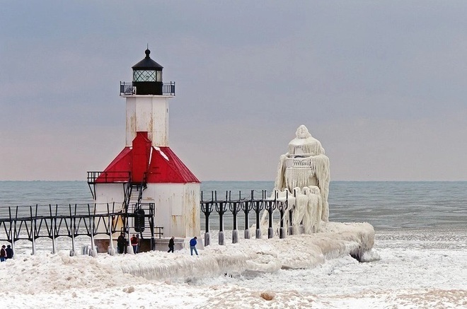 Sững sờ với vẻ đẹp của các ngọn hải đăng ở Mỹ khi tuyết phủ dày - 5
