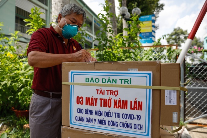 Bạn đọc Dân trí tặng 13 máy thở giúp bệnh nhân chiến đấu với Covid-19 - 5 Bạn đọc Dân trí tặng 13 máy thở giúp bệnh nhân chiến đấu với Covid-19 - 5