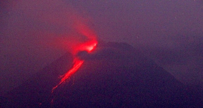 Núi lửa Merapi ở Indonesia phun trào dữ dội - 1