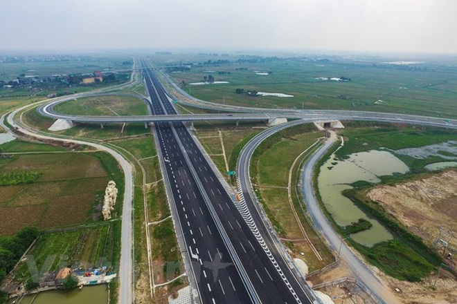 Giảm phí dịch vụ cao tốc hiện đại nhất Việt Nam từ ngày mai - 1